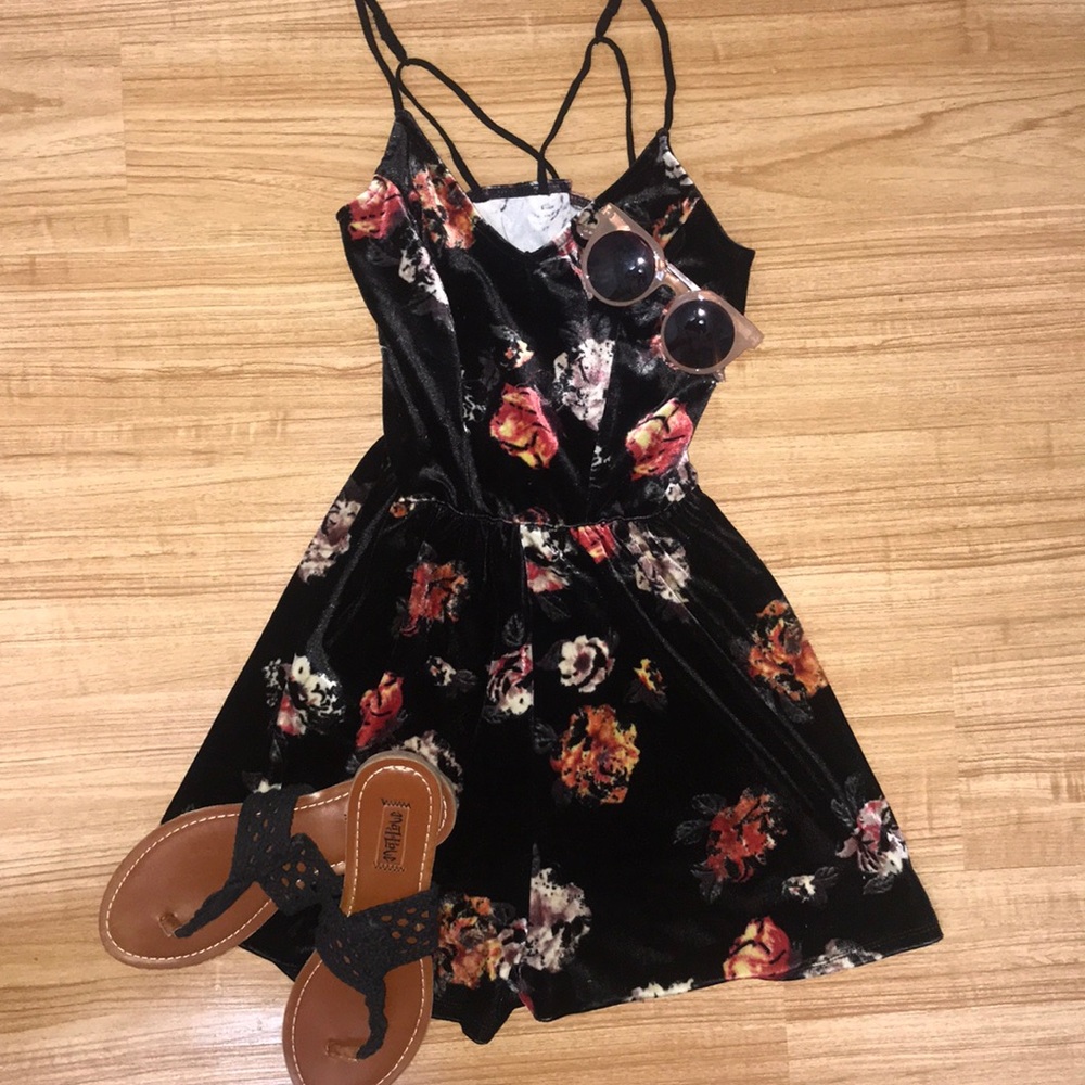 (SOLD)Black flower velvet soft romper